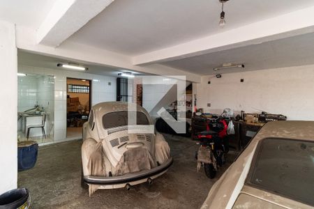 Casa à venda com 480m², 4 quartos e 8 vagas Casa à venda com 480m², 4 quartos e 8 vagasGaragem