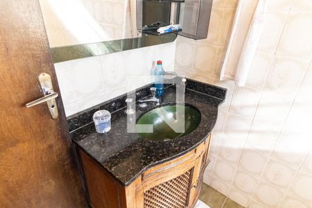 Casa à venda com 480m², 4 quartos e 8 vagas Casa à venda com 480m², 4 quartos e 8 vagasBanheiro da Suíte