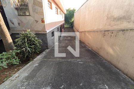 Casa à venda com 480m², 4 quartos e 8 vagas Casa à venda com 480m², 4 quartos e 8 vagasCorredor Lateral