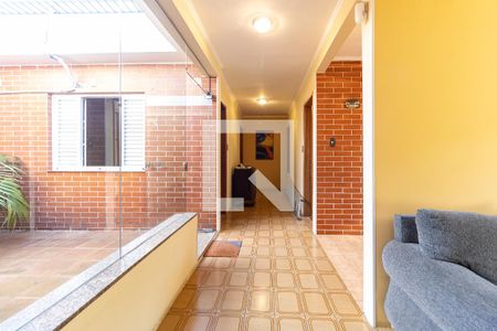 Casa à venda com 480m², 4 quartos e 8 vagas Casa à venda com 480m², 4 quartos e 8 vagasCorredor