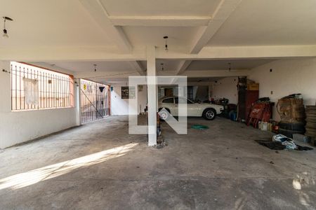 Casa à venda com 480m², 4 quartos e 8 vagas Casa à venda com 480m², 4 quartos e 8 vagasGaragem