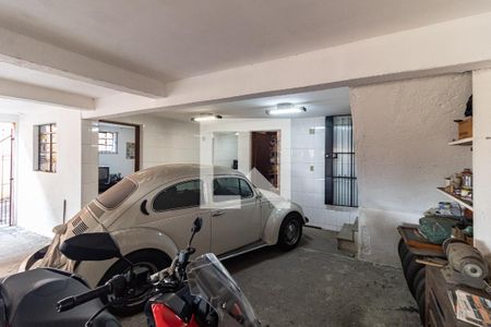 Casa à venda com 480m², 4 quartos e 8 vagas Casa à venda com 480m², 4 quartos e 8 vagasGaragem