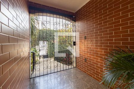 Casa à venda com 480m², 4 quartos e 8 vagas Casa à venda com 480m², 4 quartos e 8 vagasEntrada