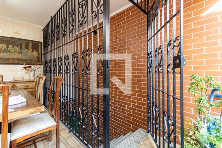 Casa à venda com 480m², 4 quartos e 8 vagas Casa à venda com 480m², 4 quartos e 8 vagasEscada