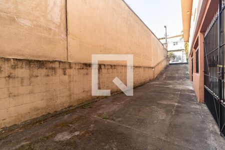 Casa à venda com 480m², 4 quartos e 8 vagas Casa à venda com 480m², 4 quartos e 8 vagasCorredor Lateral