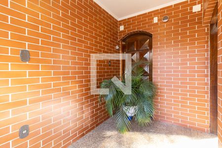 Casa à venda com 480m², 4 quartos e 8 vagas Casa à venda com 480m², 4 quartos e 8 vagasEntrada