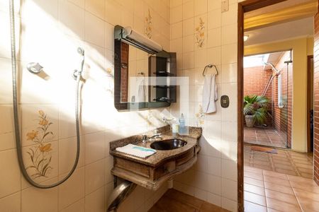 Casa à venda com 480m², 4 quartos e 8 vagas Casa à venda com 480m², 4 quartos e 8 vagasBanheiro Social 1