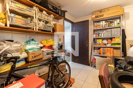 Casa à venda com 480m², 4 quartos e 8 vagas Casa à venda com 480m², 4 quartos e 8 vagasDispensa