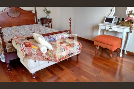 Casa à venda com 3 quartos, 140m² em Vila Carmosina, São Paulo