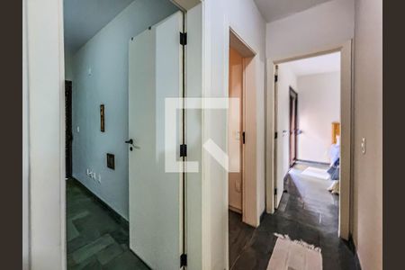 Corredor de apartamento para alugar com 3 quartos, 120m² em Barra Funda, Guarujá