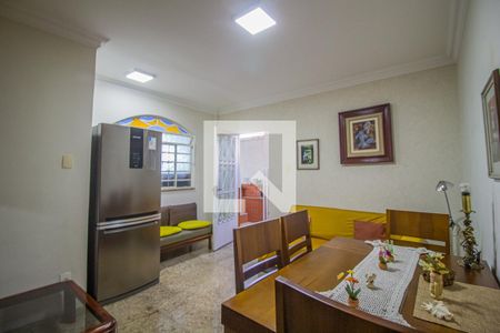 Sala de casa para alugar com 4 quartos, 300m² em Alípio de Melo, Belo Horizonte