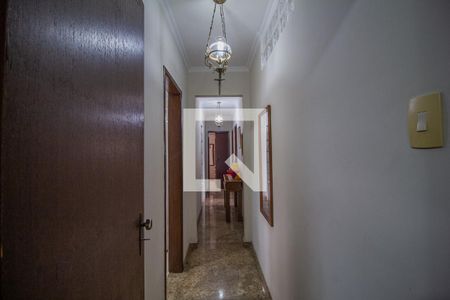 Corredor de casa para alugar com 4 quartos, 300m² em Alípio de Melo, Belo Horizonte