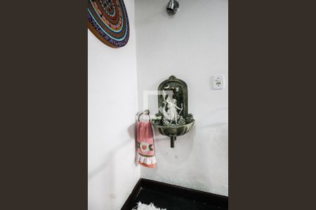 Casa à venda com 269m², 6 quartos e 3 vagas Casa à venda com 269m², 6 quartos e 3 vagasLavabo casa 1