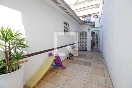 Casa à venda com 269m², 6 quartos e 3 vagas Casa à venda com 269m², 6 quartos e 3 vagasQuintal