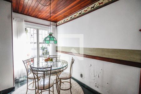 Casa à venda com 269m², 6 quartos e 3 vagas Casa à venda com 269m², 6 quartos e 3 vagasSala casa 2