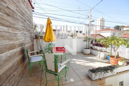 Casa à venda com 269m², 6 quartos e 3 vagas Casa à venda com 269m², 6 quartos e 3 vagasQuintal