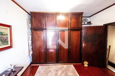 Casa à venda com 269m², 6 quartos e 3 vagas Casa à venda com 269m², 6 quartos e 3 vagasQuarto 1 casa 2