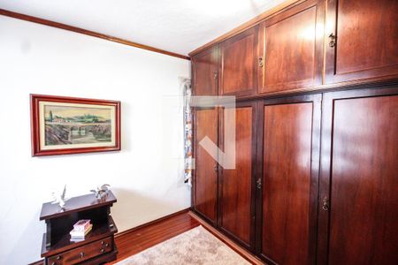 Casa à venda com 269m², 6 quartos e 3 vagas Casa à venda com 269m², 6 quartos e 3 vagasQuarto 1 casa 2