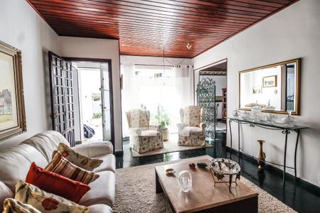 Casa à venda com 269m², 6 quartos e 3 vagas Casa à venda com 269m², 6 quartos e 3 vagasSala casa 2