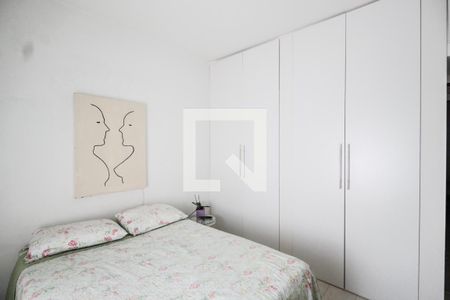 Casa à venda com 269m², 6 quartos e 3 vagas Casa à venda com 269m², 6 quartos e 3 vagasQuarto 2 casa 1