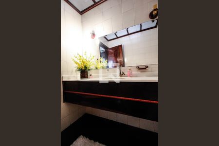 Casa à venda com 269m², 6 quartos e 3 vagas Casa à venda com 269m², 6 quartos e 3 vagasLavabo casa 2