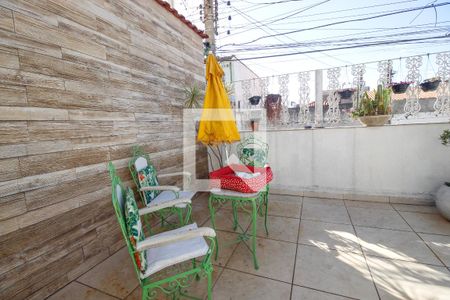 Casa à venda com 269m², 6 quartos e 3 vagas Casa à venda com 269m², 6 quartos e 3 vagasQuintal