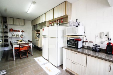 Casa à venda com 269m², 6 quartos e 3 vagas Casa à venda com 269m², 6 quartos e 3 vagasCozinha casa 2