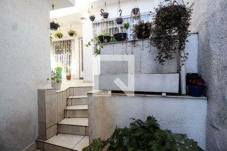 Casa à venda com 269m², 6 quartos e 3 vagas Casa à venda com 269m², 6 quartos e 3 vagasEscada