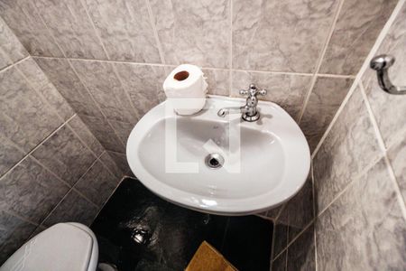 Casa à venda com 269m², 6 quartos e 3 vagas Casa à venda com 269m², 6 quartos e 3 vagasBanheiro de serviço