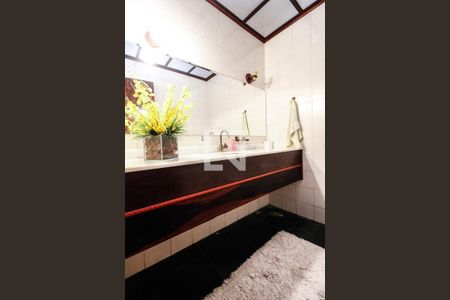 Casa à venda com 269m², 6 quartos e 3 vagas Casa à venda com 269m², 6 quartos e 3 vagasLavabo casa 2