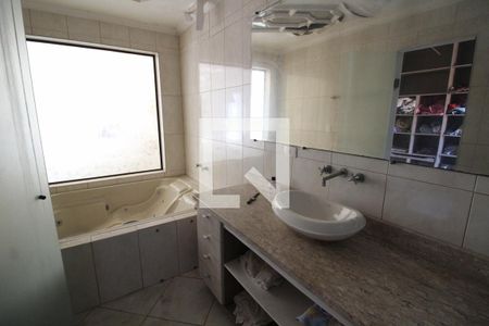 Apartamento à venda com 190m², 3 quartos e 4 vagasBanheiro Suite 2