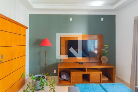 Sala de TV de casa de condomínio à venda com 3 quartos, 268m² em Swiss Park, Campinas