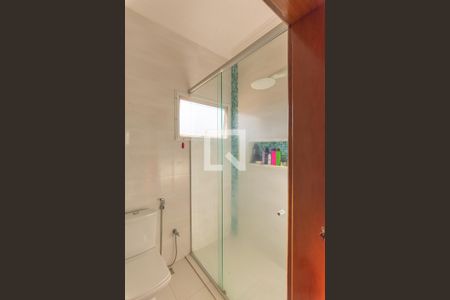 Casa de condomínio à venda com 268m², 3 quartos e 4 vagasBanheiro da Suítes 2 e 3