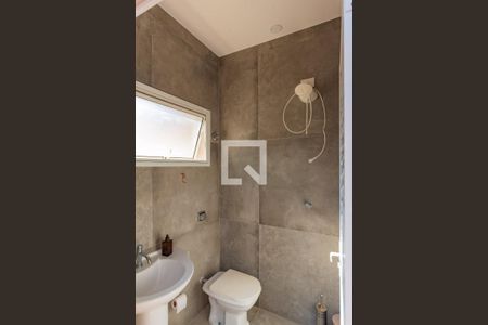 Casa de condomínio à venda com 268m², 3 quartos e 4 vagasBanheiro de Serviço