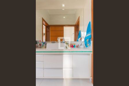 Casa de condomínio à venda com 268m², 3 quartos e 4 vagasBanheiro da Suítes 2 e 3