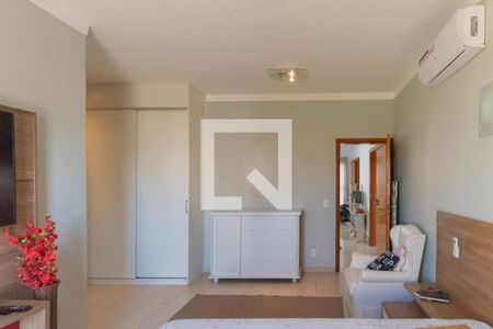 Casa de condomínio à venda com 268m², 3 quartos e 4 vagasSuíte 1