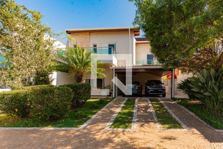 Casa de condomínio à venda com 268m², 3 quartos e 4 vagasFachada