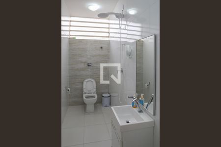 Casa à venda com 263m², 3 quartos e 2 vagas Casa à venda com 263m², 3 quartos e 2 vagasBanheiro Social