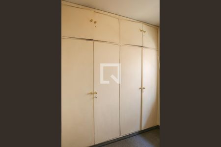 Casa à venda com 263m², 3 quartos e 2 vagas Casa à venda com 263m², 3 quartos e 2 vagasCloset da Suíte