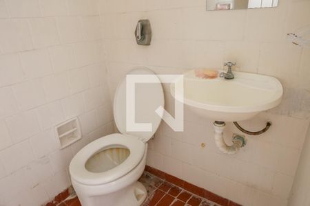 Casa à venda com 263m², 3 quartos e 2 vagas Casa à venda com 263m², 3 quartos e 2 vagasBanheiro de serviço