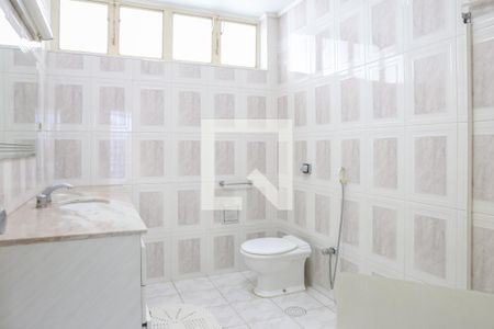 Casa à venda com 263m², 3 quartos e 2 vagas Casa à venda com 263m², 3 quartos e 2 vagasBanheiro Social