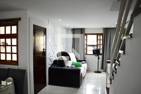 Sala de casa de condomínio para alugar com 3 quartos, 90m² em Jardim Barbacena, Cotia