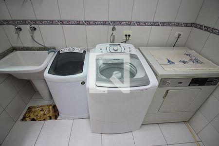 Casa à venda com 327m², 3 quartos e 6 vagasÁrea de Serviço