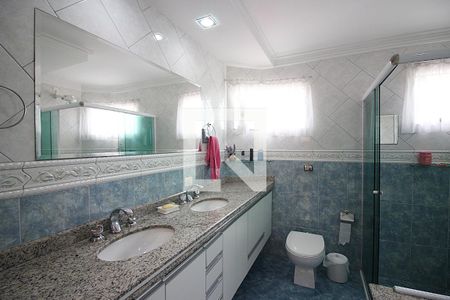 Casa à venda com 327m², 3 quartos e 6 vagasBanheiro da Suíte 1