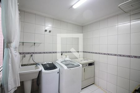 Casa à venda com 327m², 3 quartos e 6 vagasÁrea de Serviço