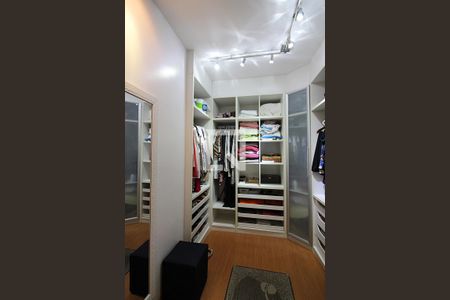 Casa à venda com 327m², 3 quartos e 6 vagasCloset da Suíte 1