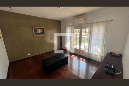 Sala de TV de casa à venda com 4 quartos, 600m² em Alto de Pinheiros, São Paulo