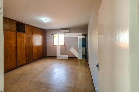 Casa para alugar com 209m², 3 quartos e 1 vaga Casa para alugar com 209m², 3 quartos e 1 vagaSuíte