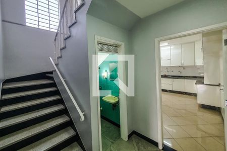 Escada de casa para alugar com 3 quartos, 209m² em Vila São José, São Paulo