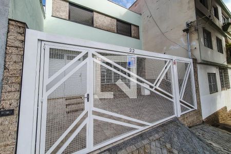 Casa para alugar com 209m², 3 quartos e 1 vaga Casa para alugar com 209m², 3 quartos e 1 vagaFachada